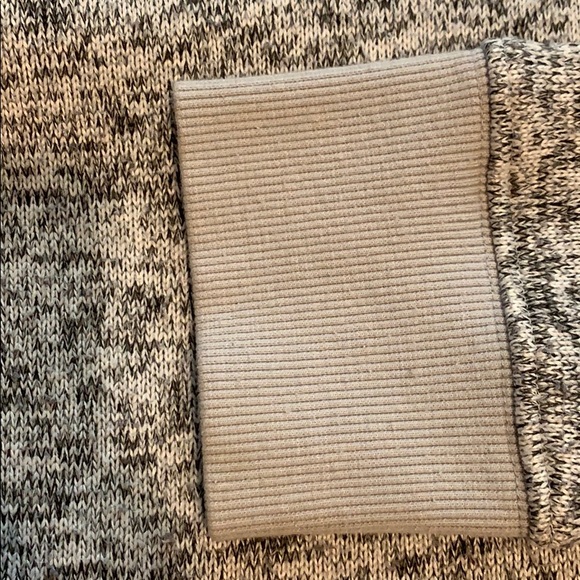 2 Sweaters - Picture 6 of 12